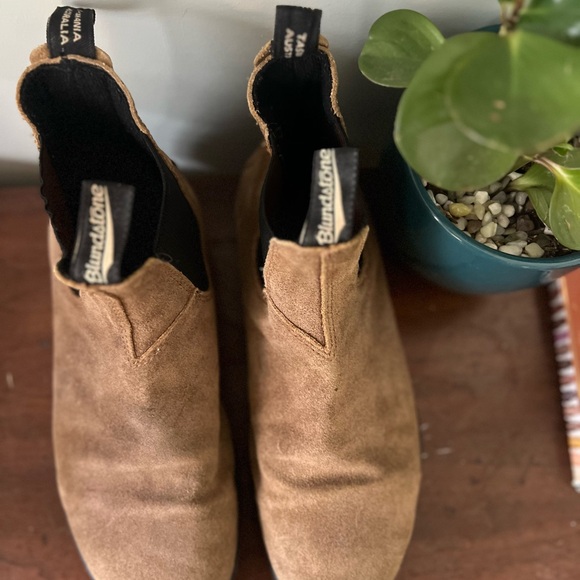 Blundstone Brown Suede Ankle Boots - Picture 4 of 7